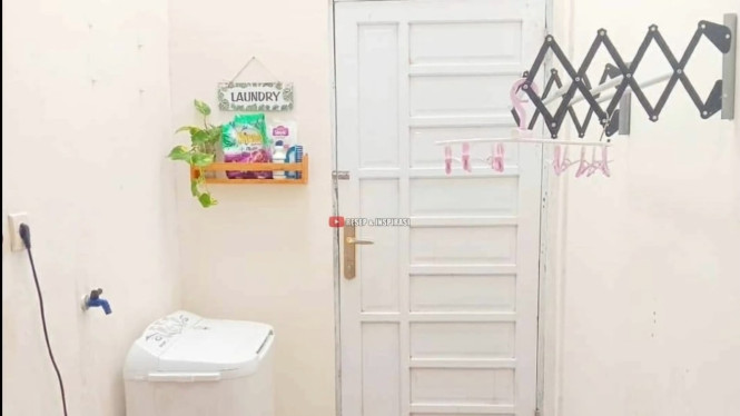 Ruang Cuci Baju dengan Jemuran Dinding