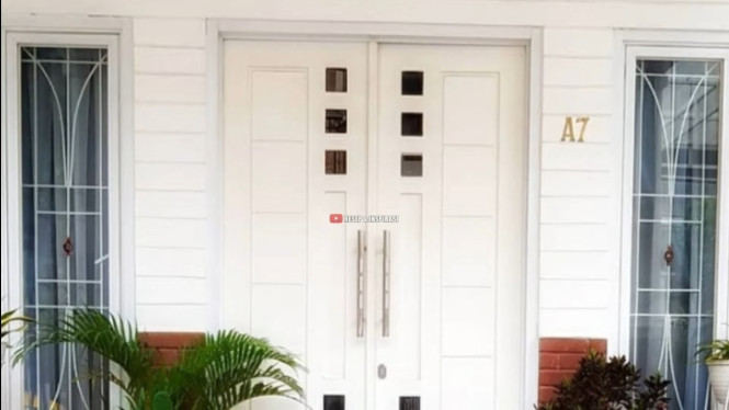 Pintu Minimalis Putih Cerah