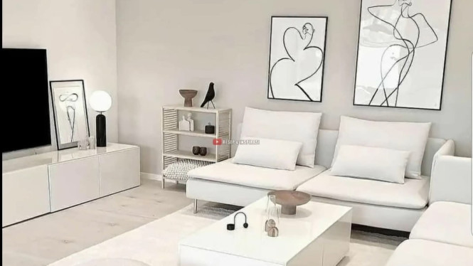 Ruang TV Warna Putih Dominan