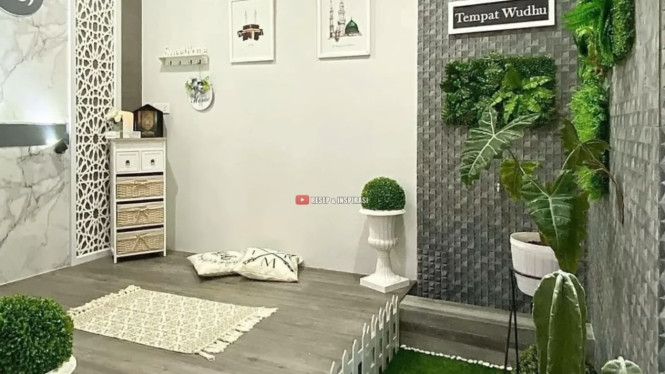 Mushola dengan Taman