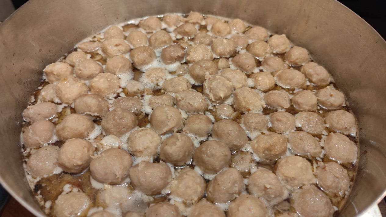 Resep membuat bakso sapi yang mantap.