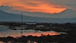 Indahnya Senja di Rawapening yang Kini Bebas Enceng Gondok