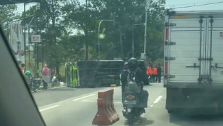 Minibus Terguling di Jalur Turunan Kopeng-Salatiga, Diduga Rem Blong