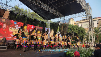 Ramainya Saat Bapak-Bapak Lomba Paduan Suara Mars PKK