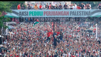 Ada Ganjar di Tengah Lautan Manusia Saat Aksi Peduli Palestina di Makassar
