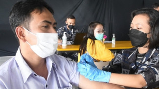 Kasus COVID-19 di Indonesia Melonjak Lagi, Apa Penyebabnya?