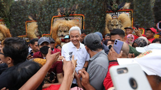 Ribuan Warga Antusias Sambut Ganjar Saat Kunjungi Pembangunan Museum Reog Ponorogo