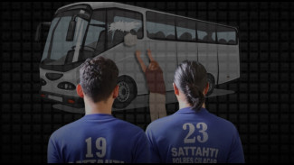 Duaaaar ! Bus Pemain Bola Persekat Tegal Dilempari Batu, Pelaku Dibekuk