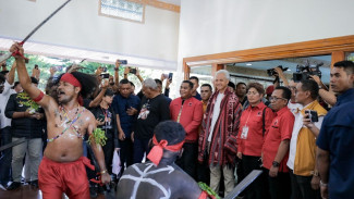 Ganjar Kampanye di Ambon, Anak Muda Seperti Kesurupan Menyambutnya