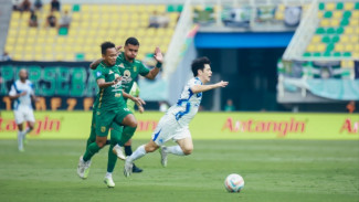 Taisei Marukawa Ngedan di Depan Mantan, Gawang Persebaya pun Dijebol