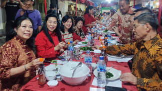 Tradisi Tuk Panjang di Pecinan Semarang, Makan Bareng Dengan Sajian Kuliner Khas Imlek