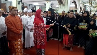 Tradisi Dugderan Digelar di Semarang, Ribuan Roti Ganjel Rel Jadi Rebutan Warga
