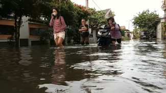 BPBD : 45 Rumah Rusak Akibat Banjir, Longsor dan Pohon Roboh di Kota Semarang, Bantuan Disiapkan