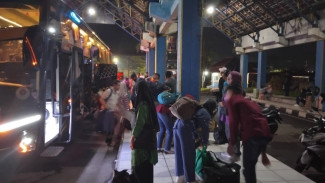 Ratusan Pemudik Gratis Tiba di Terminal Mangkang Semarang