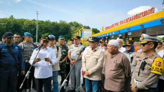 One Way Arus Balik dan Contraflow Dimulai, Petugas Perbanyak Water Barrier Pembatas Jalan