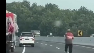 Ternyata Sepele, Penyebab Truk Jalan Sendiri di Jalan Tol Kalikangkung Semarang