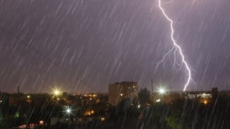 Waspada Hujan Sedang hingga Lebat di Jawa Tengah Hari Ini, BMKG Minta Masyarakat Siaga