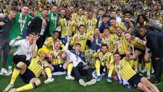 Oxford United Sikat Bolton Wanderers 2-0, Klub Milik Anindya Bakrie - Erick Thohir Lolos Divisi Cham