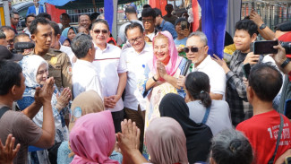 Zulhas Blusukan ke Pasar Karangayu Semarang Bareng Wali Kota Semarang
