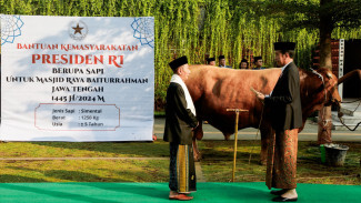 Presiden Jokowi Salat Idul Adha dan Serahkan Sapi, Mbak Ita: Ini Jadi Penyemangat Bagi Masyarakat