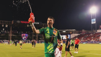 Yes! Kiper Indonesia Maarten Paes Gabung Dengan Lionel Messi di Tim MLS All  Star Amerika