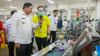 Pj Gubernur Jateng Cek Kondisi Ketenagakerjaan dan Perkembangan Usaha