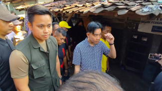 Blusukan Bareng di Kota Semarang, Dico Ganinduto dan Gibran Sambangi Kampung Langganan Banjir Rob
