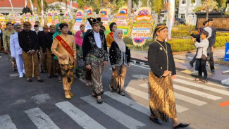 Peringatan Hari Jadi Kabupaten Kendal ke 419, Bupati Dico Ganinduto Berikan Sejumlah Penghargaan