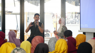 Calon Walikota Semarang Dico Ganinduto Diskusi Peran Parenting dengan Guru