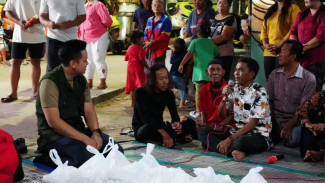 Dico Ganinduto Tirakatan HUT RI Bareng Warga Tambakrejo Semarang