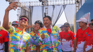 Tour de Borobudur Segera Digelar di Kawasan Geopark Kebumen, Nana Sudjana Luncurkan Jersey
