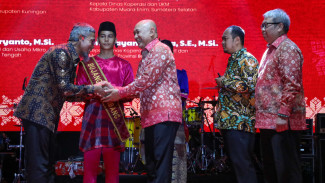 Sekda Jateng Terima Penghargaan Lagi, Kali Ini Tanda Jasa Bakti Koperasi dan UKM