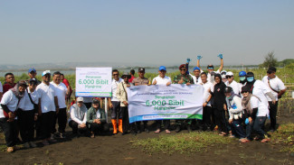 Bandara Ahmad Yani Semarang Gandeng Petani Tanam 6.000 Bibit Mangrove