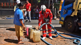 PMI Salurkan Air Bersih, Atasi Kekeringan 5 Desa Di Kabupaten Semarang