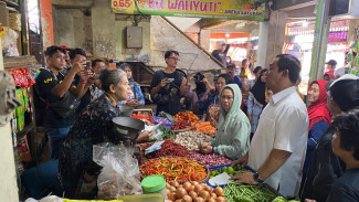 Blusukan, Cawagub Jateng Hendi Dapat Curhat Pedagang Tradisional Soal Gempuran Belanja Online