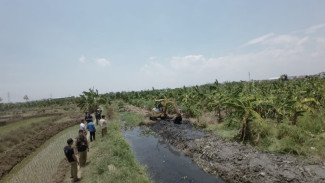 Musim Hujan di Depan Mata, Pemkot Semarang Keruk Sedimen Sungai