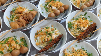 Soto ayam khas Semarang. Soto ayam khas Semarang.