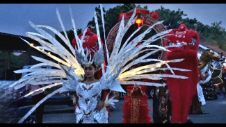 Keindahan Kostum Flora Fauna Dalam Palagan Night Carnival 2024