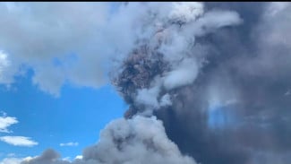 Gunung Lewotobi Meletus Lagi, Ketinggian Letusan Membubung Capai 5 Kilometer