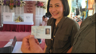 Nyoblos di Semarang, Andika Perkasa Pamer KTP Baru
