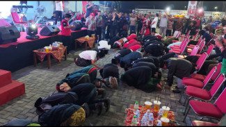 Menang Real Count Pilwalkot Semarang, Pendukung Agustina-Iswar Sujud Syukur