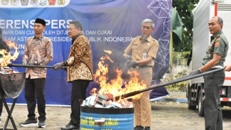 Bea Cukai Musnahkan Jutaan Batang Rokok Ilegal di Semarang
