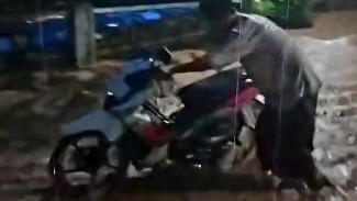 Tanggul Jebol, Banjir Rendam Pemukiman Warga di Kab Semarang