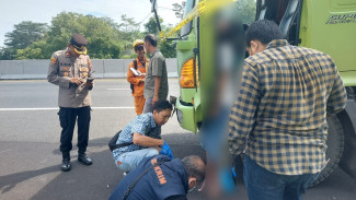 Seorang Pria Ditemukan Tewas Menggantung Di Truk Di Tol Semarang - Solo