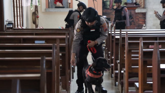 Polisi Sterilisasi Gereja di Kendal Amankan Perayaan Natal 2024