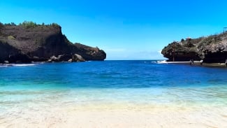 Pantai Kukup Gunung Kidul Yogyakarta. Pantai Kukup Gunung Kidul Yogyakarta.