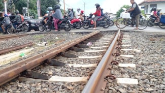 Lagi, Sepeda Motor Tersambar Kereta Api Sembrani di Perlintasan Alastua Semarang