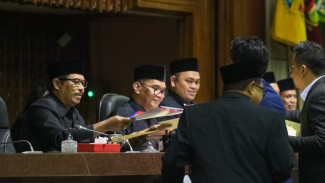 DPRD Umumkan Gubernur dan Wakil Gubernur yang Ditetapkan KPU Jawa Tengah