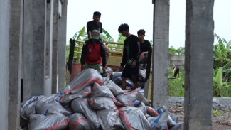 PLN Salurkan Sandbag FABA untuk Penanggulangan Banjir di Kota Semarang