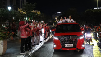Tiba di Semarang, Agustin-Iswar Disambut Ribuan Warga Kota Semarang